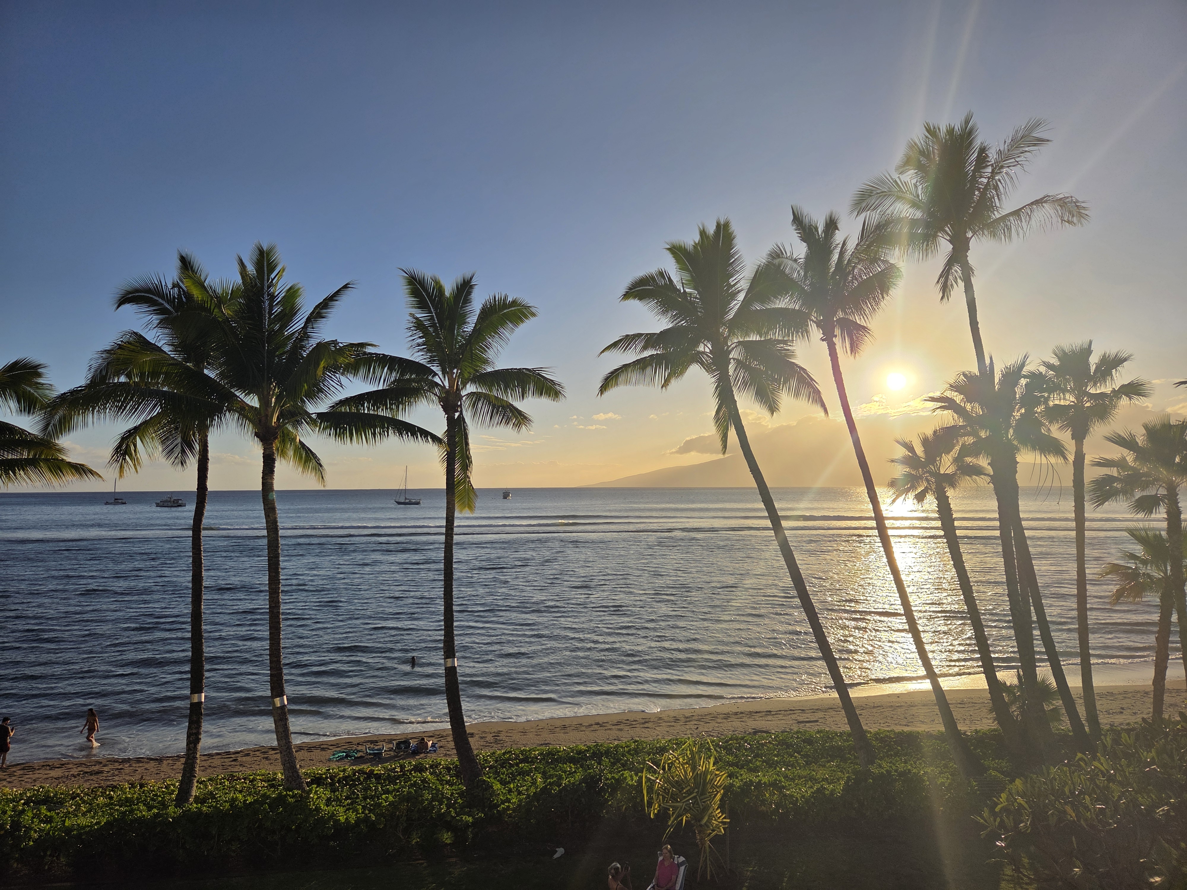 Mountain view studio in Lahaina gallery image